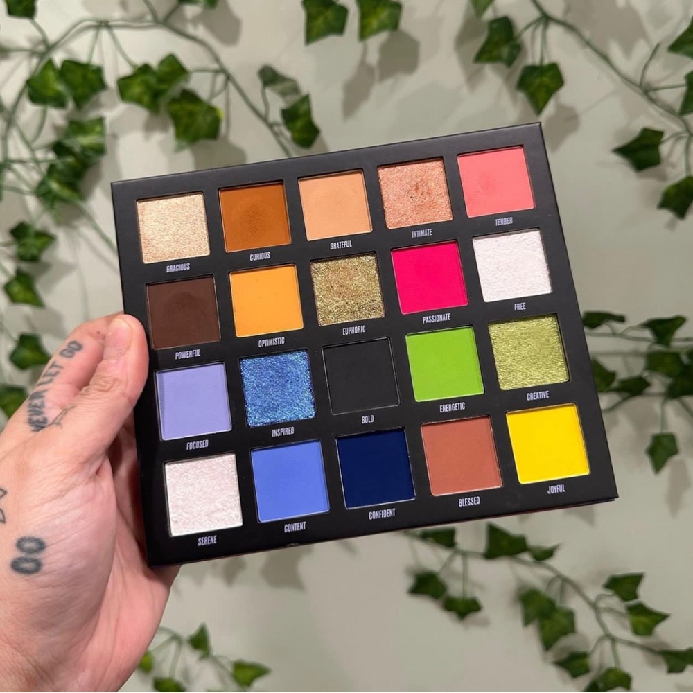 SOLD New mood beauty bay palette